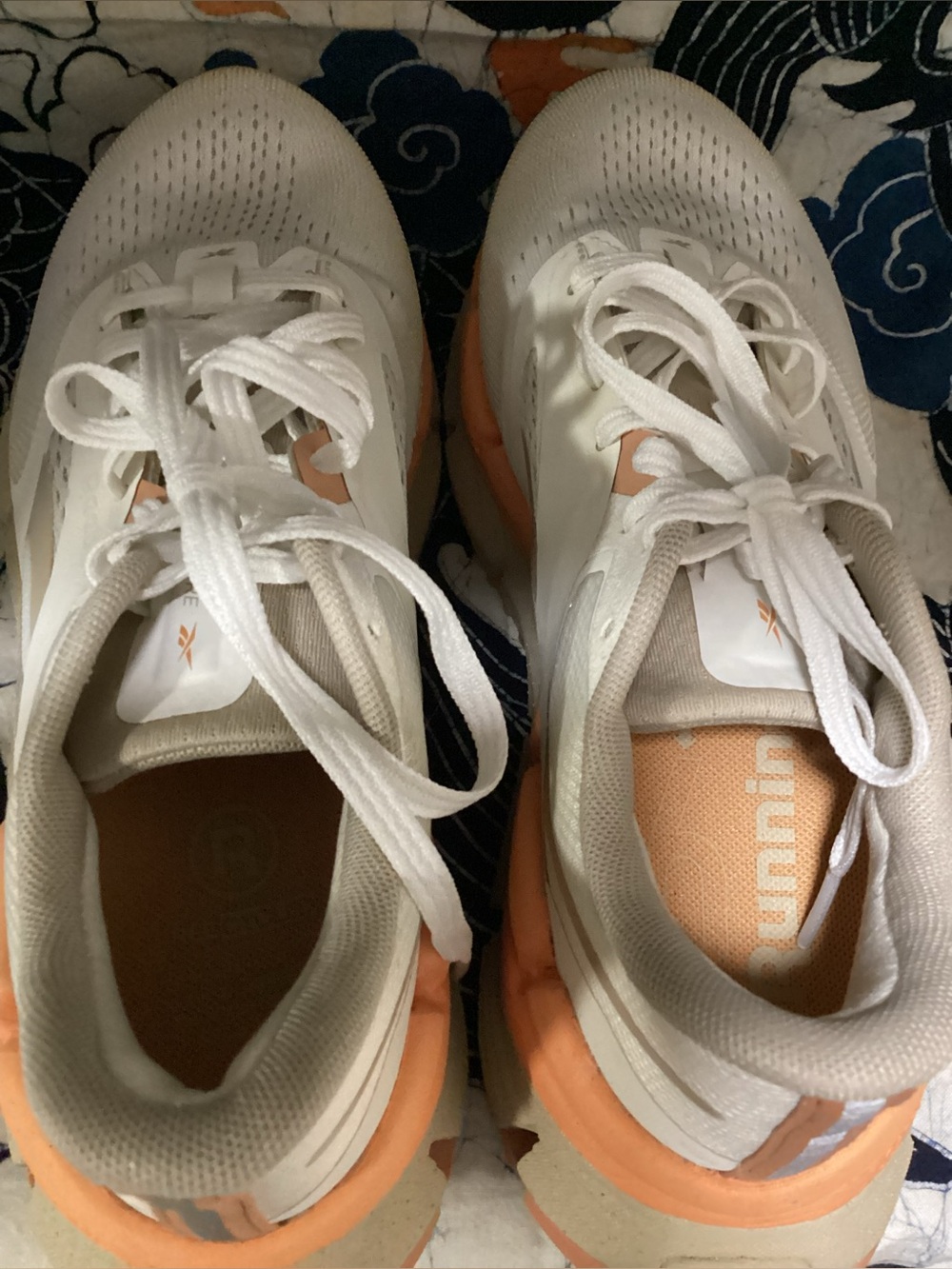 Like new- New Reebok women’s float zig adventure one sneaker in chalk/beige 6.5 - Picture 10 of 11